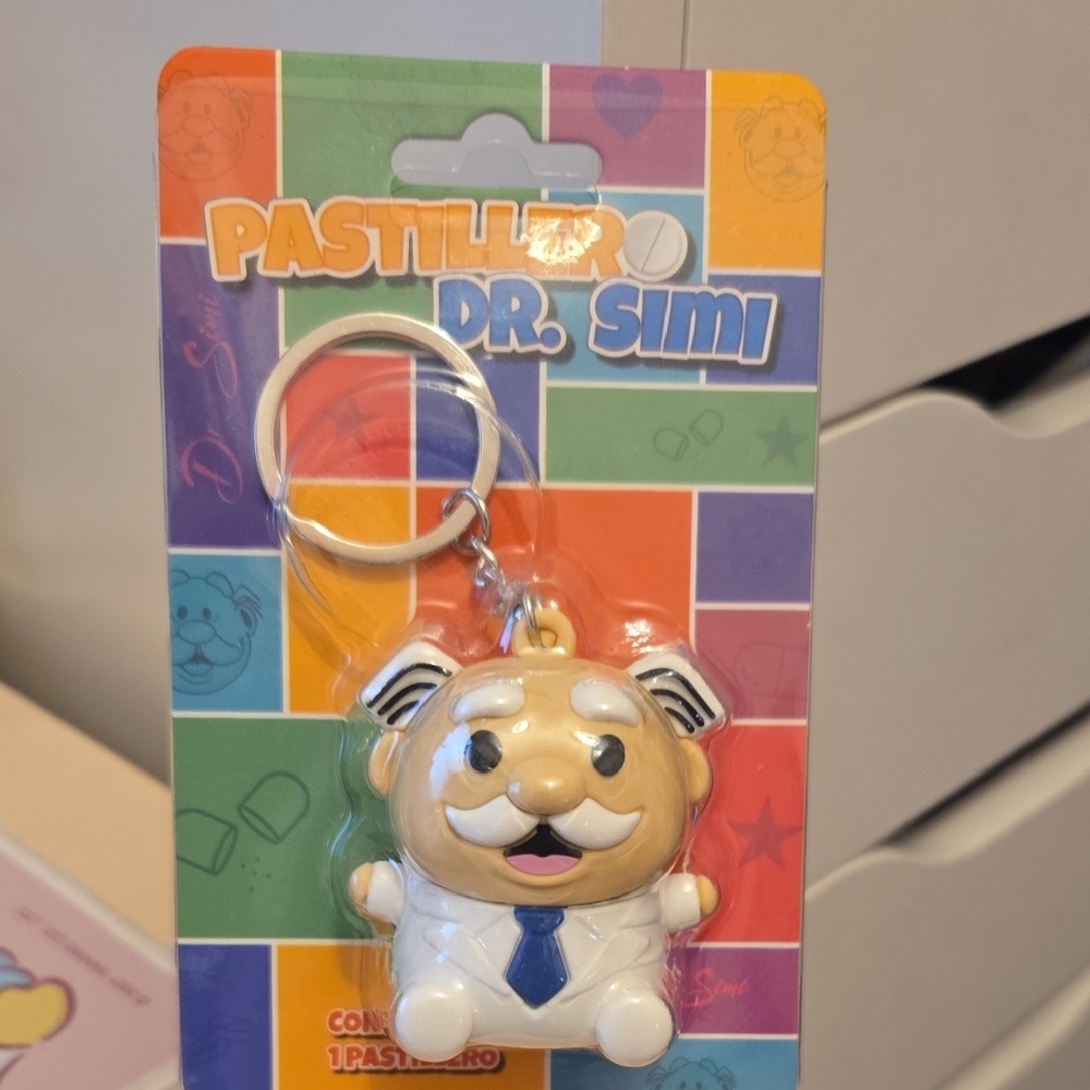 Dr. Simi Pastillero Keychain  - White and Blue Pill Container